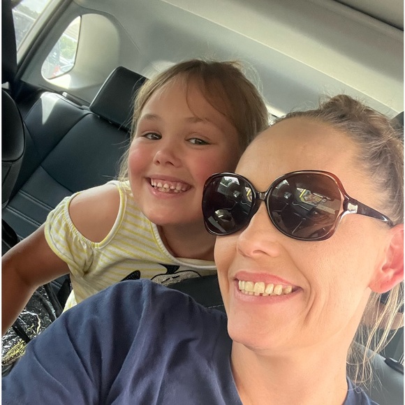 Meet your Posher, Sarah - Picture 2 of 9